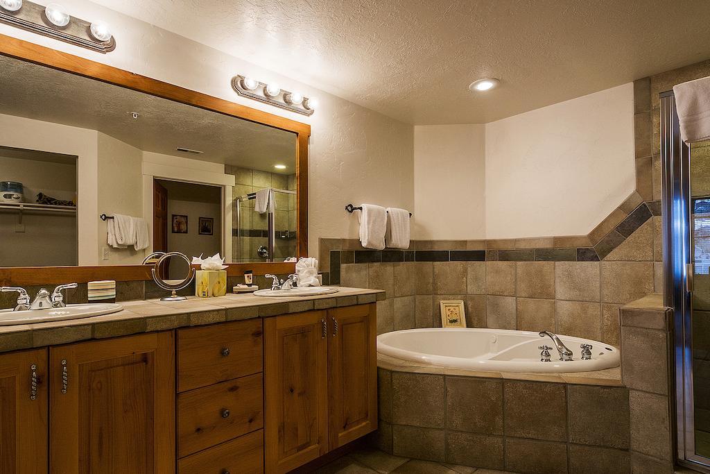 Town Point Condos By Park City Vacations Rom bilde